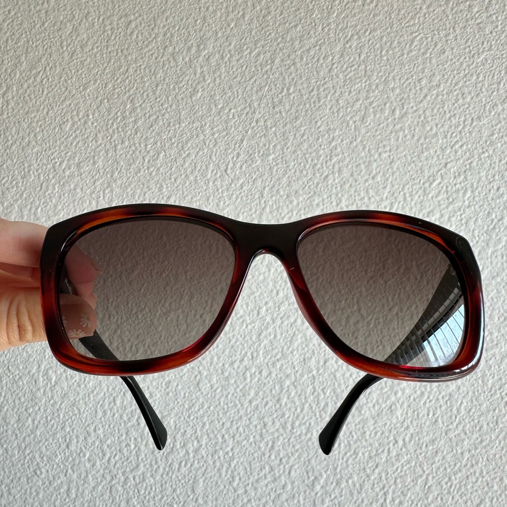Salvatore Ferregamo womens sunglasses - Picture 4 of 7